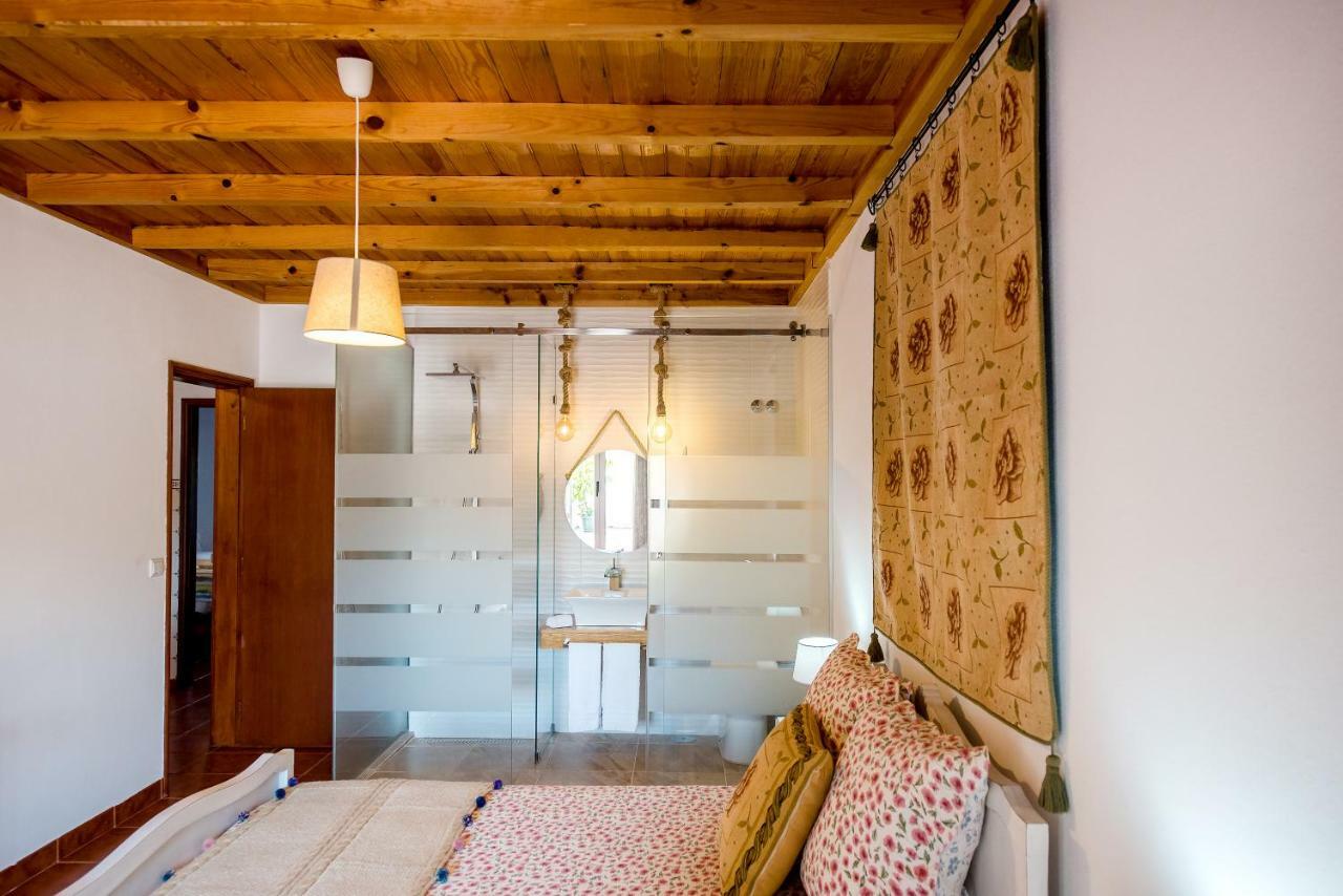 Quarto Duplo com Pátio
